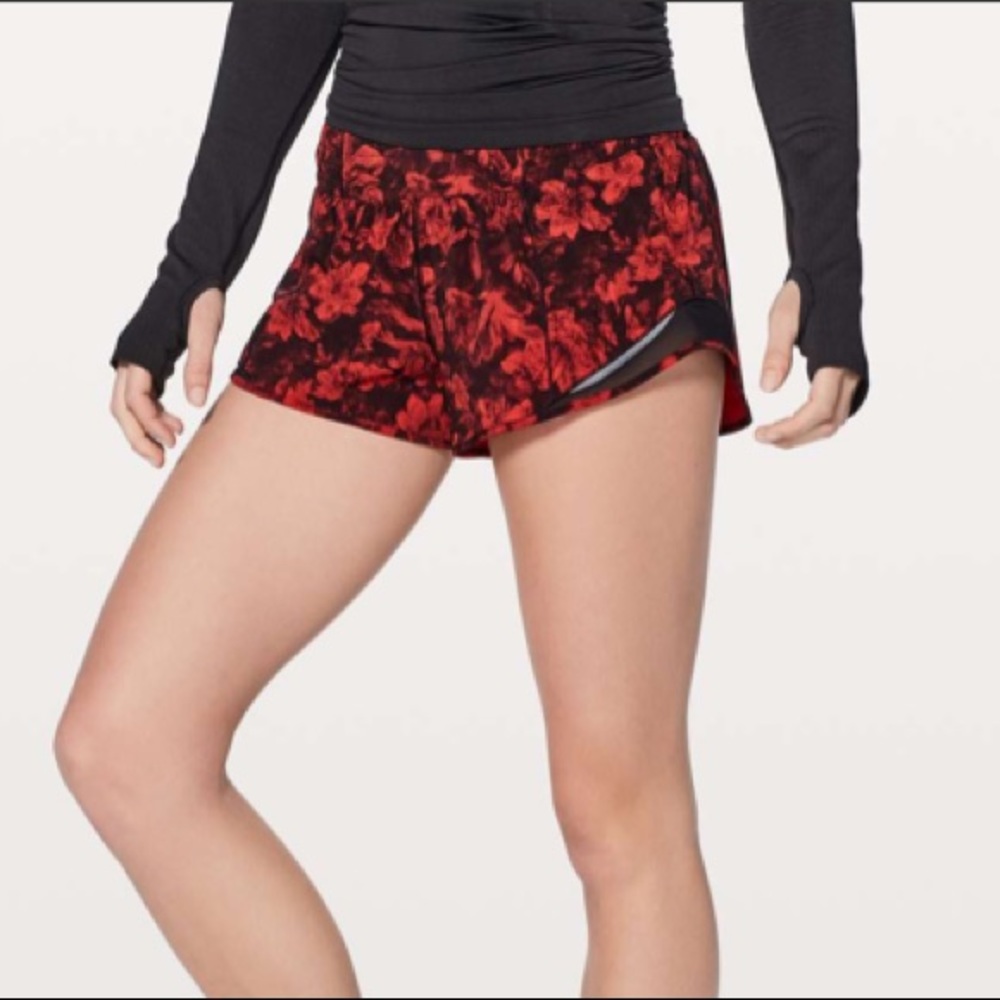 NWOT Lululemon Hotty Hot Short II 2.5"